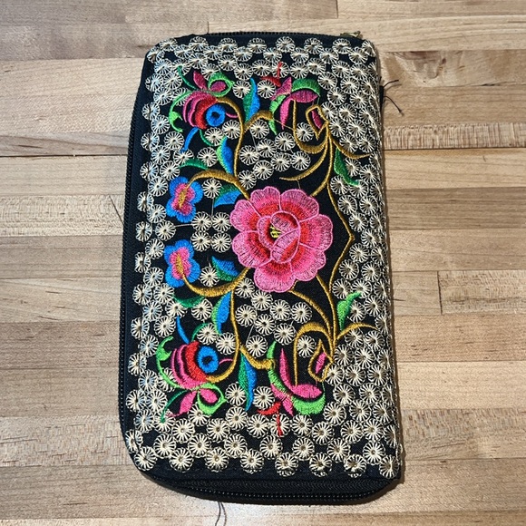 Embroidered Wallet - Picture 3 of 7